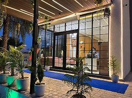 Hotel Three Seasons