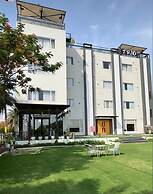 Hotel Three Seasons
