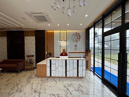 Hotel Three Seasons