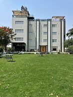 Hotel Three Seasons
