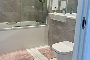 Modern Apartment All Amenities Greater London