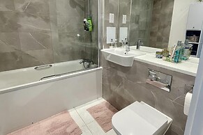 Modern Apartment All Amenities Greater London