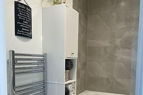 Modern Apartment All Amenities Greater London
