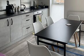 Modern Apartment All Amenities Greater London