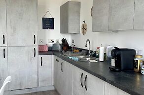 Modern Apartment All Amenities Greater London