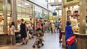 Melbourne CBD-private rooms guests Hse.