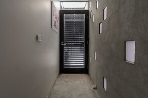 Melbourne CBD-private rooms guests Hse.