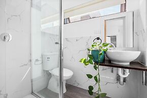 Melbourne CBD-private rooms guests Hse.