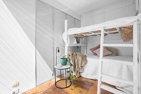 Melbourne CBD-private rooms guests Hse.