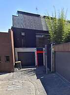 Melbourne CBD-private rooms guests Hse.