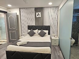 Astha Kandivali Service Apt
