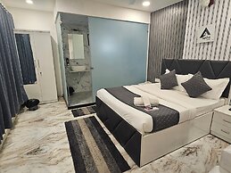 Astha Kandivali Service Apt