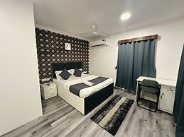 Astha Kandivali Service Apt