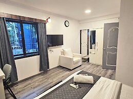 Astha Kandivali Service Apt