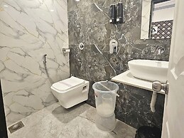 Astha Kandivali Service Apt