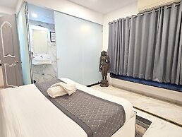 Astha Kandivali Service Apt