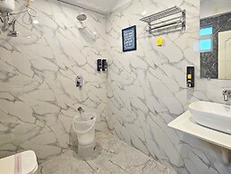 Astha Kandivali Service Apt