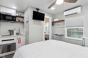 Beach 5 Villas - Immaculate 300 steps from the Ocean