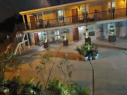 Beach 5 Villas - Immaculate 300 steps from the Ocean