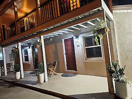 Beach 5 Villas - Immaculate 300 steps from the Ocean