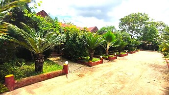 zanzllywood hotel and apartments