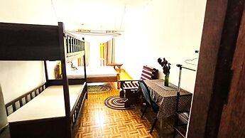 zanzllywood hotel and apartments