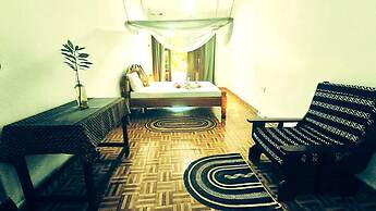 zanzllywood hotel and apartments