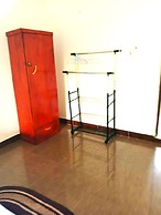 zanzllywood hotel and apartments