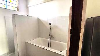 zanzllywood hotel and apartments