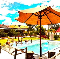 zanzllywood hotel and apartments