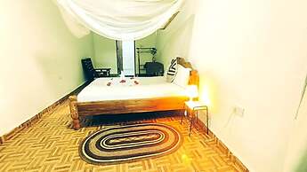 zanzllywood hotel and apartments