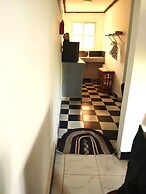 zanzllywood hotel and apartments