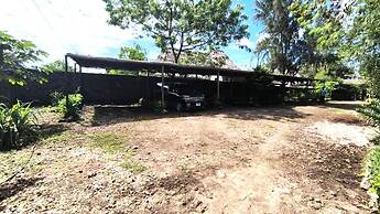 zanzllywood hotel and apartments