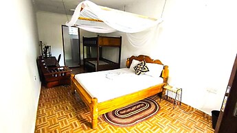 zanzllywood hotel and apartments