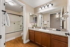 2BR Getaway Pool Gym Basketball Court Theater Access