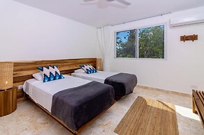 Room in Guest Room - Oceanfront Suite With Kitchenette Stunning Views 