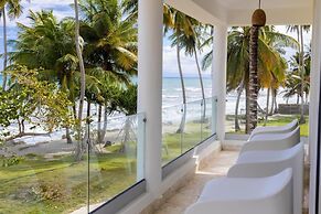 Room in Guest Room - Oceanfront Suite With Kitchenette Stunning Views 