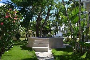 Room in Guest Room - Oceanfront Suite With Kitchenette Stunning Views 