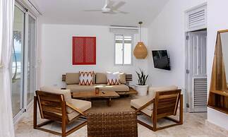 Room in Guest Room - Oceanfront Suite With Kitchenette Stunning Views 