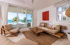 Room in Guest Room - Oceanfront Suite With Kitchenette Stunning Views 