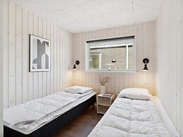 5 Star Holiday Home in Dronningmolle