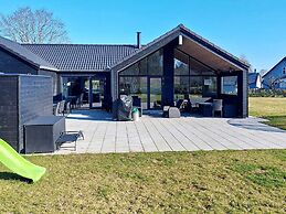 5 Star Holiday Home in Dronningmolle