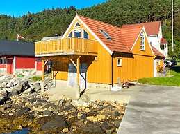 6 Person Holiday Home in Maloy