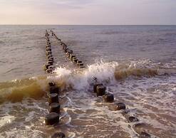 Nice Holiday Home Located 800 m From the sea