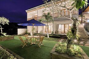 Kelingking Parama Resort