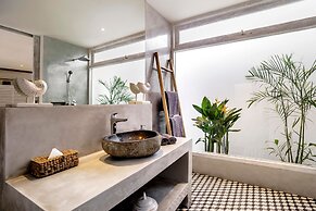 Villa Surga Blue by Alfred in Bali - Brand New 5 BR Pool Villa in the 