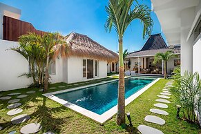 Villa Makena by Alfred in Bali - Stunning Tropical 6BD Villa Near the 