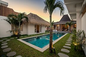 Villa Makena by Alfred in Bali - Stunning Tropical 6BD Villa Near the 