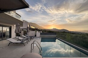 Four Horizons Luxury Villas