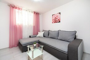 Sea View Apartment Doris